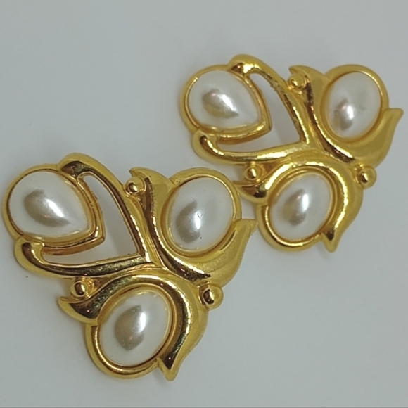 * vintage JS Joseph Smith & Sons faux pearl triad gold tone earrings - Picture 2 of 7